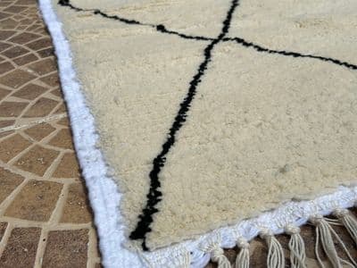 Bézs-fekete rombuszmintás vastag gyapjú szőnyeg